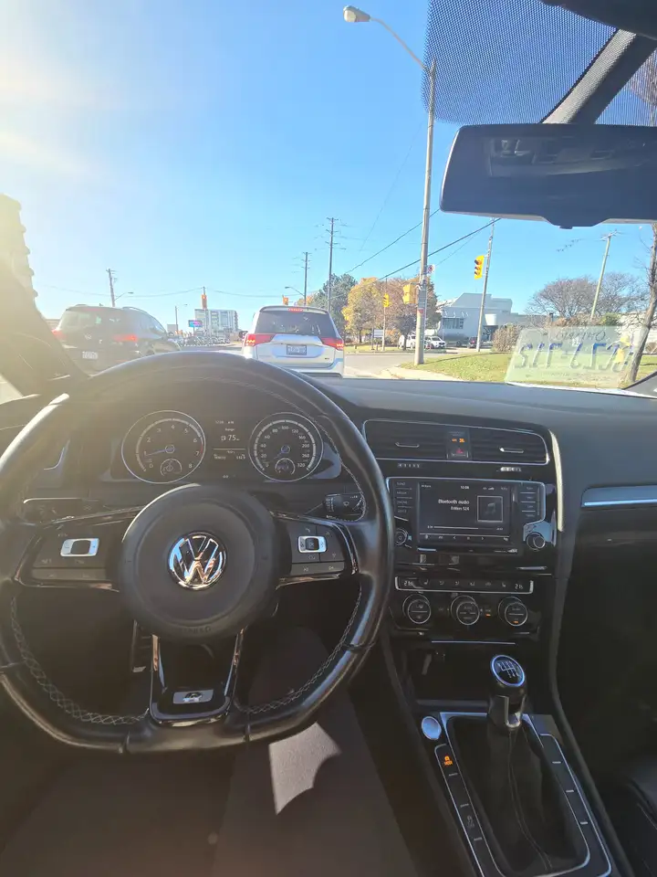 Volkswagen Golf R снимка Volkswagen Golf R