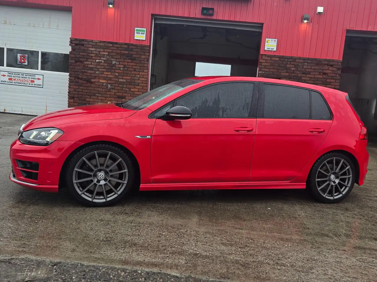 Volkswagen Golf R снимка Volkswagen Golf R