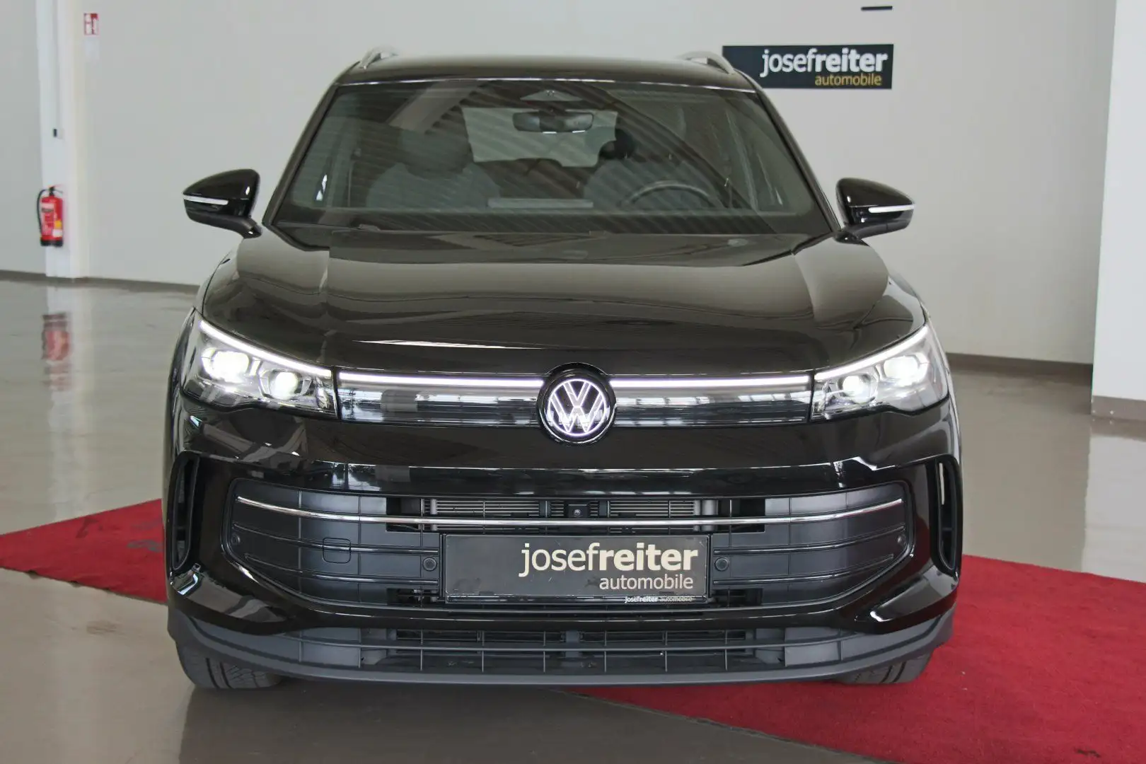 Volkswagen Tiguan Friends 2.0 TDI DSG AHK/HEAD-UP/IQ MATRIX Schwarz - 2