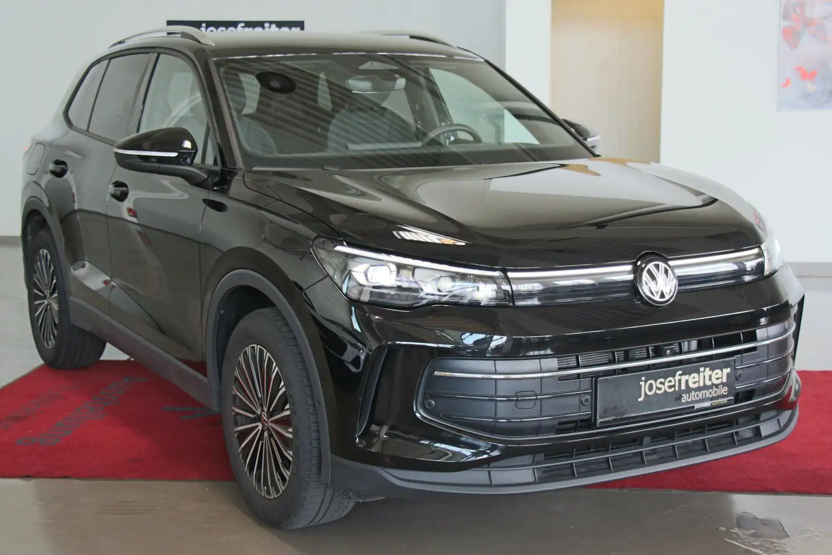 Volkswagen Tiguan Friends 2.0 TDI DSG AHK/HEAD-UP/IQ MATRIX Schwarz - 1