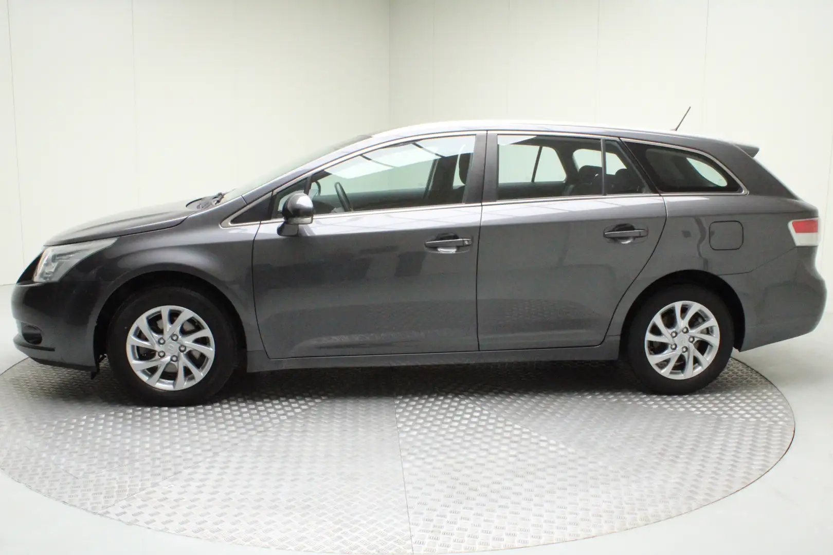 Toyota Avensis Wagon 1.8 VVTi Dynamic | automaat | climate contro Grijs - 2