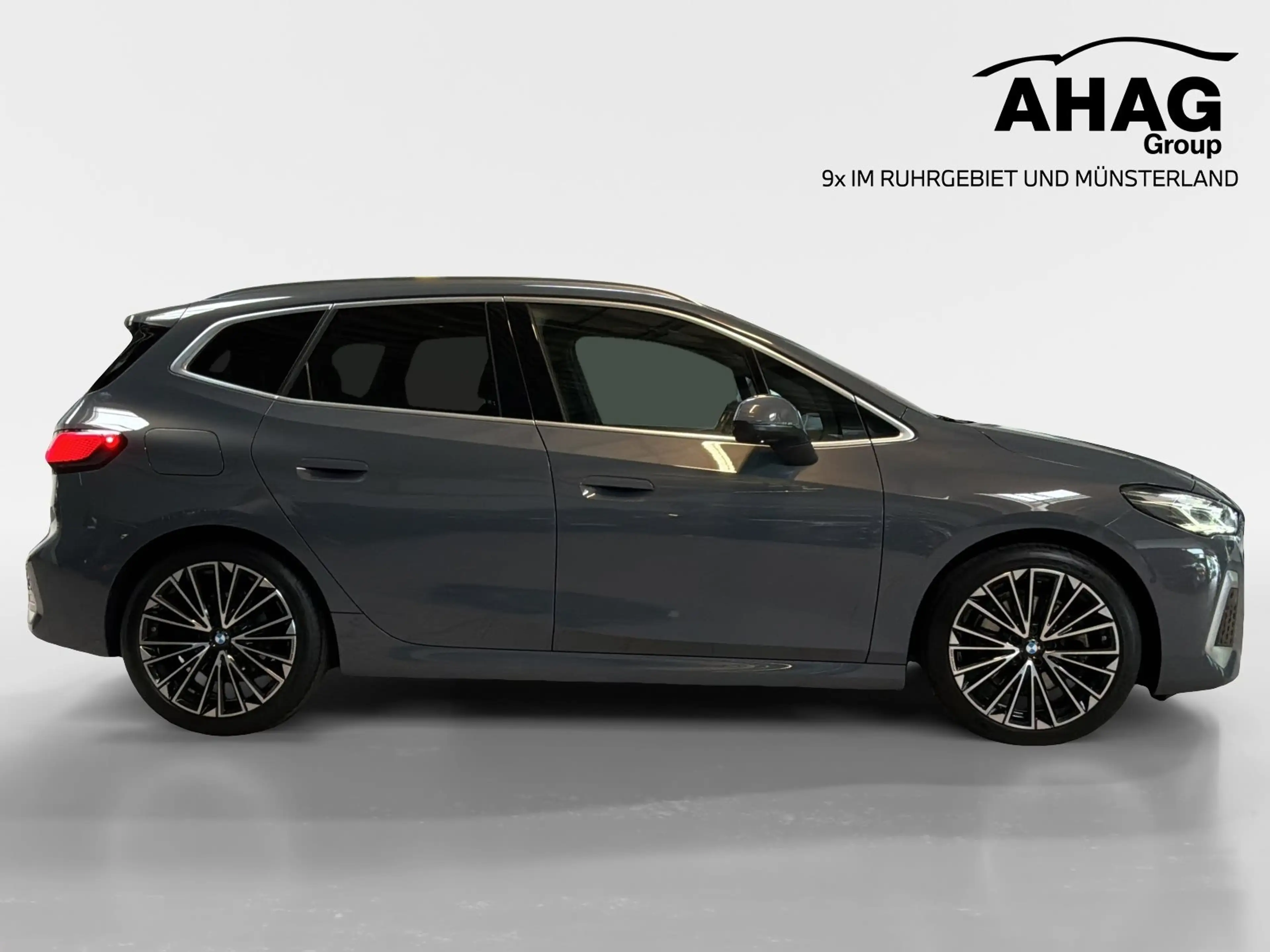 BMW 223 d xDrive — photo 3