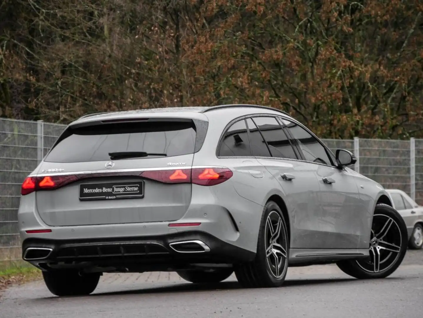 Mercedes-Benz E 300 de 4M T AMG-Sport/Pano/Super/AHK/Night/360 Grau - 2