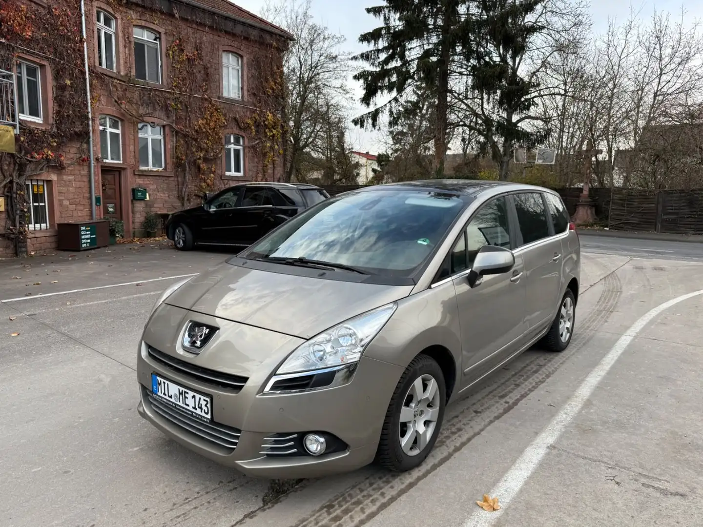 Peugeot 5008 1.6 Premium/AHK/Panorama/Sitzheizung/PDC Grigio - 1