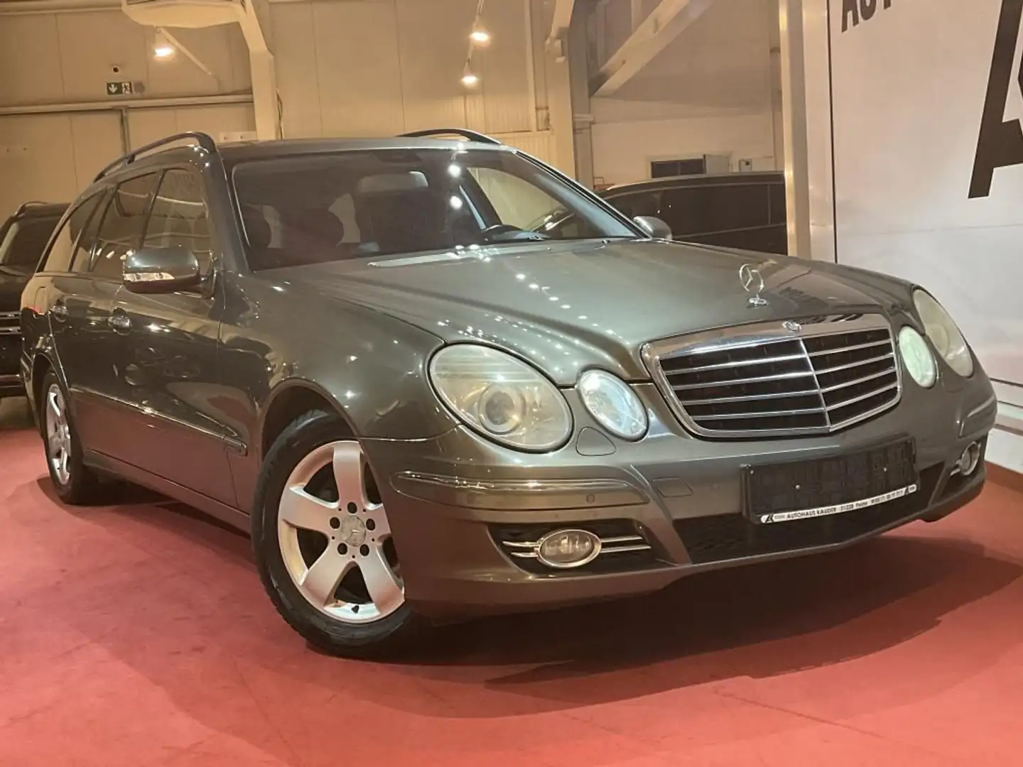 Mercedes-Benz E 320 T CDI Avantgarde Pano*Bi-Xenon*Navi* Grijs - 2