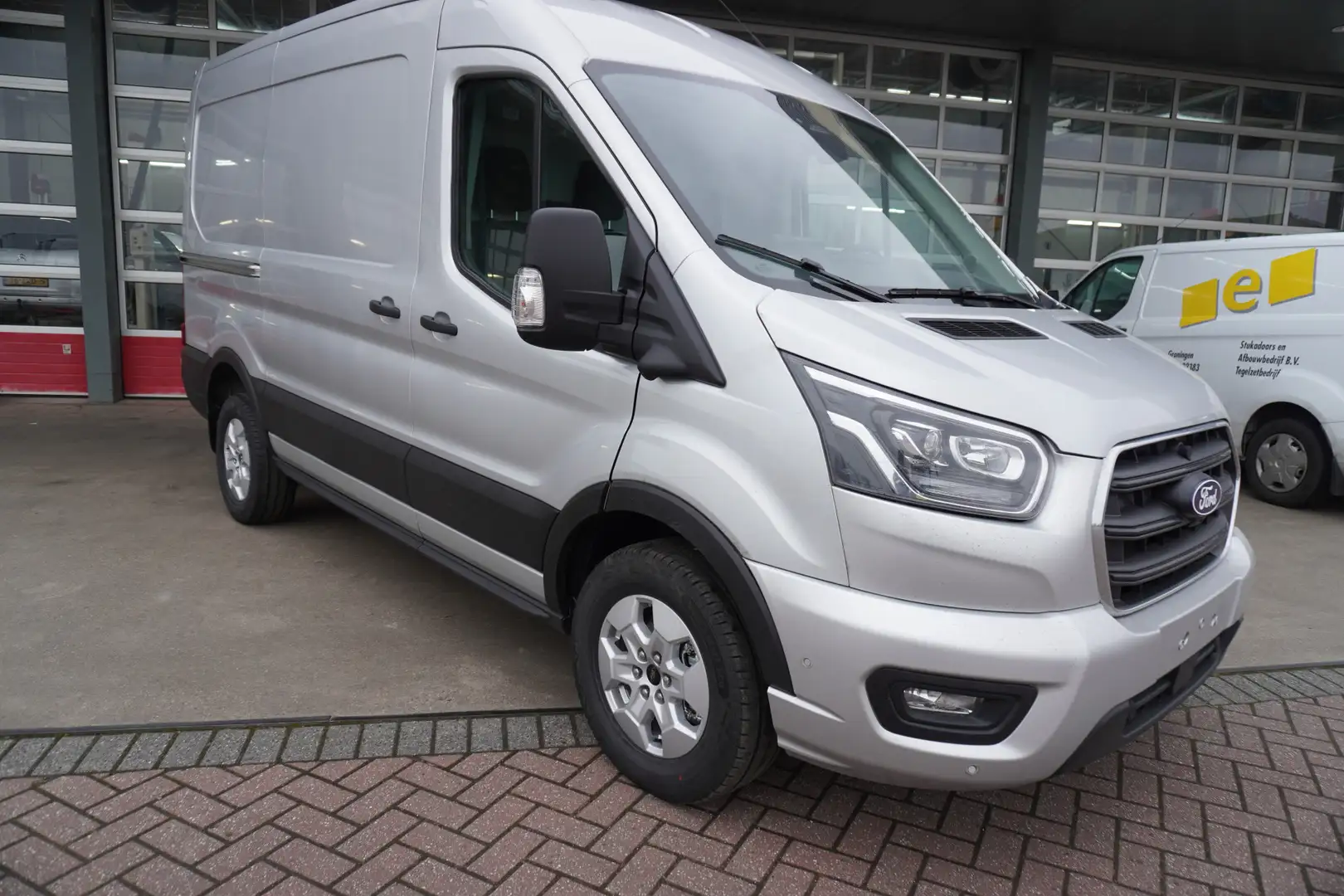 Ford Transit 350M 2.0 TDCI 165PK L2H2 Limited Automaat Nr. V103 Grijs - 2