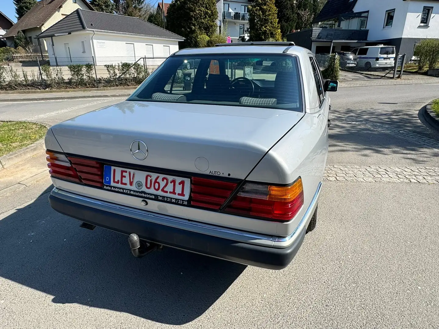 Mercedes-Benz 260 E Oldtimer W124 Gris - 2