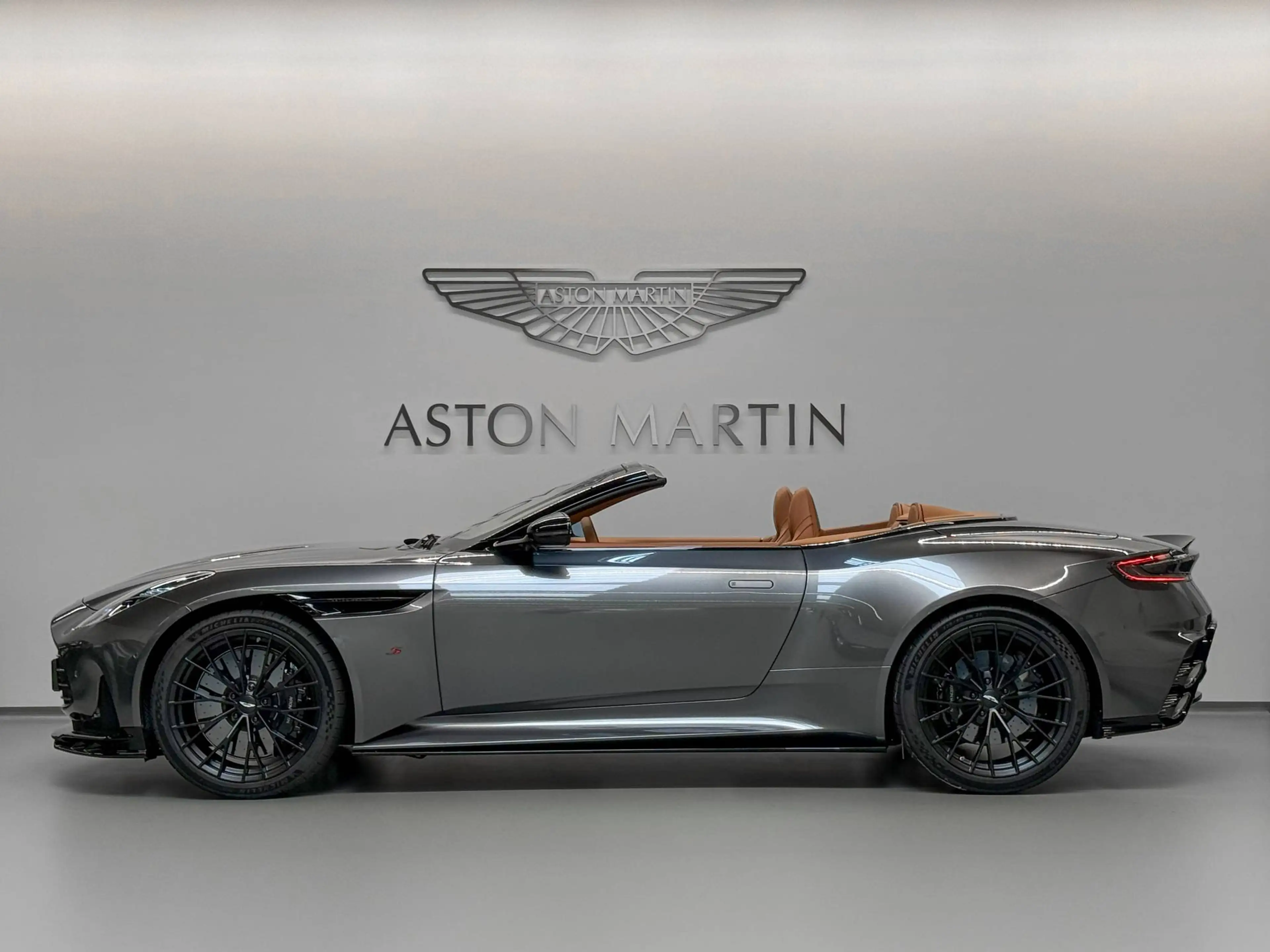 Aston Martin DB12 S Volante | Q Interior — photo 3
