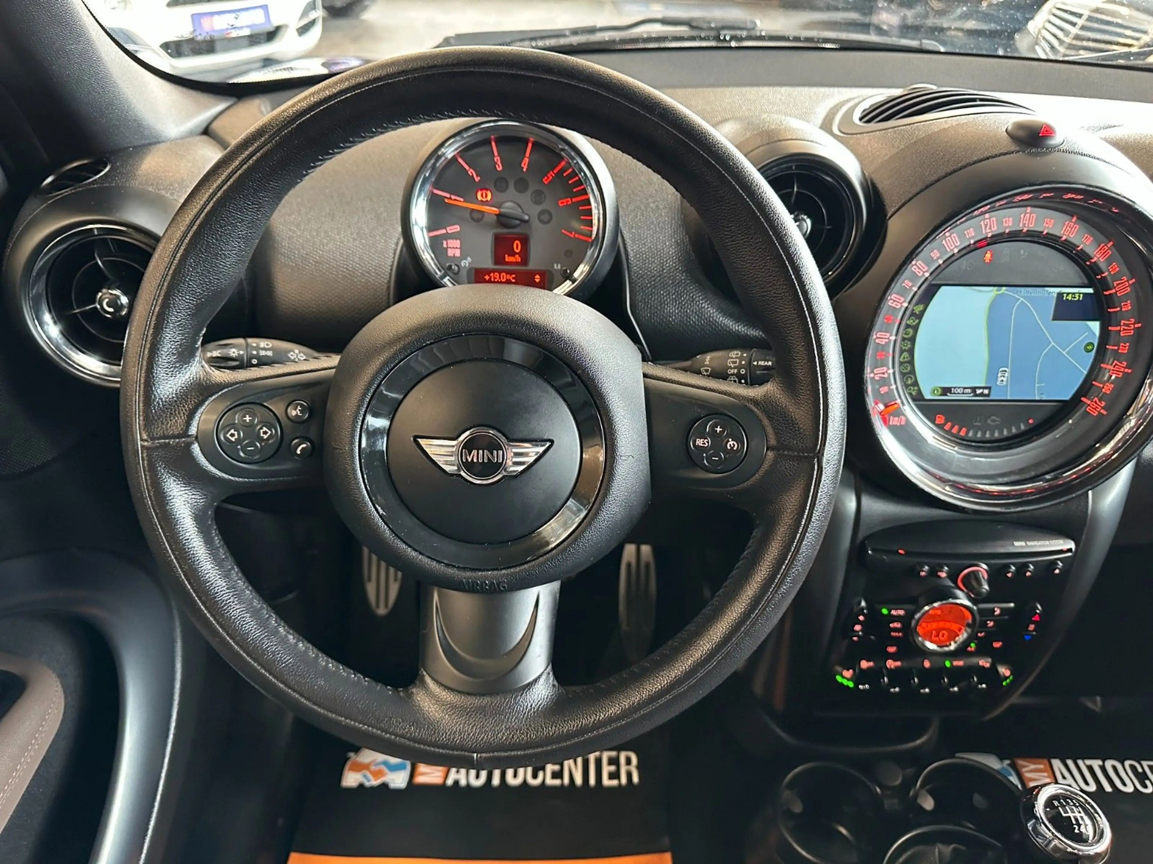 MINI Cooper SD Countryman TEM*NAVI*PDC*PANO*XENON* — photo 7