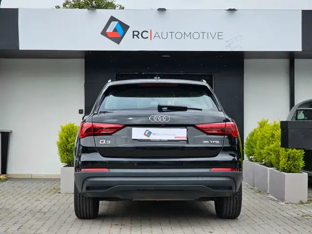 Audi Q3 view 5