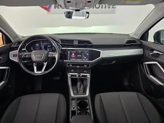 Audi Q3 view 8