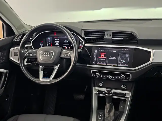 Audi Q3 view 9