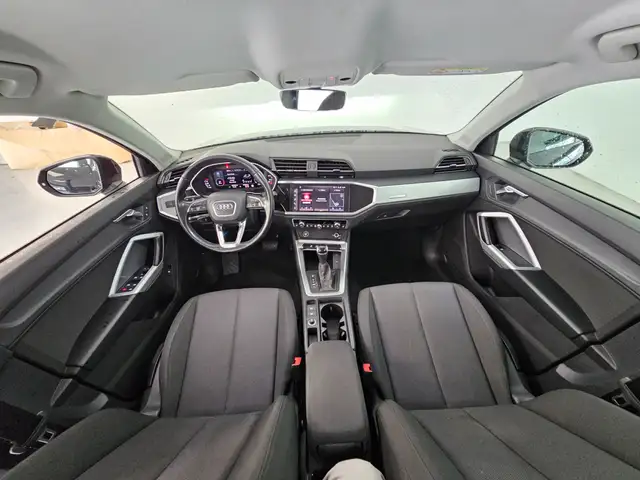 Audi Q3 view 7