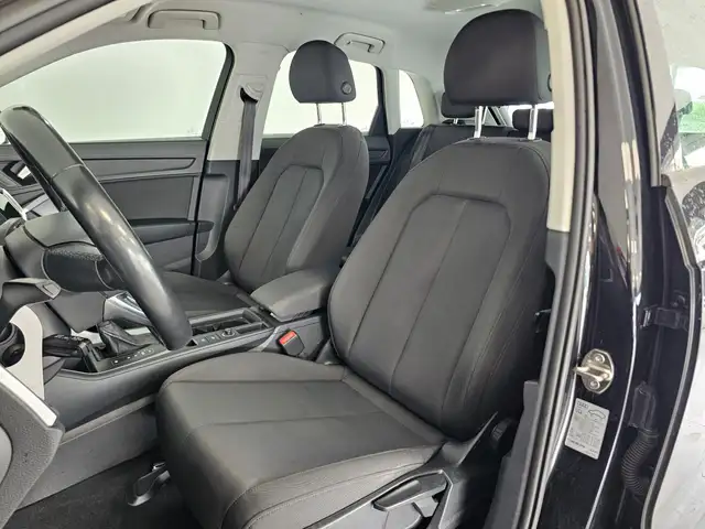 Audi Q3 view 12