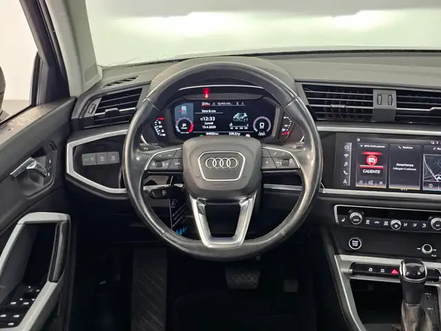 Audi Q3 view 10