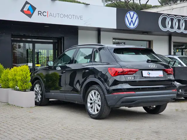 Audi Q3 view 4