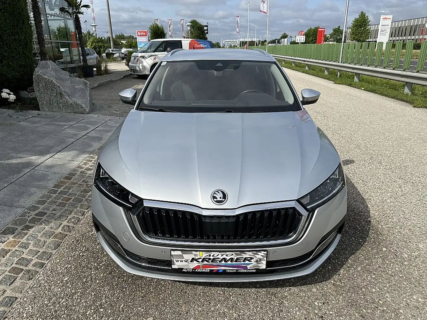 Skoda Octavia Combi 2,0 TDI 4x4 Style DSG/ACC/LED/RFK/SHZ/AHK... Silber - 2