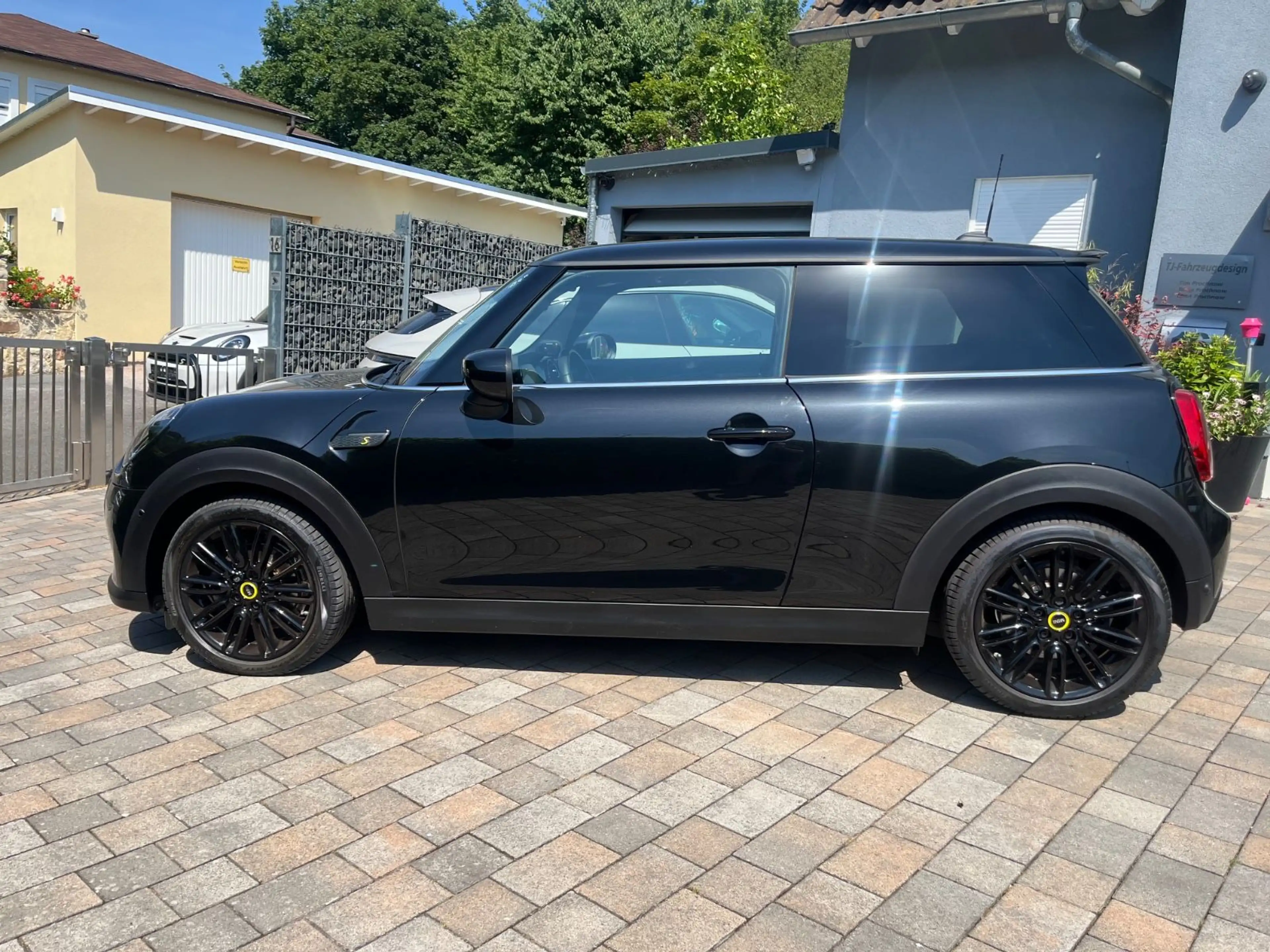 MINI Cooper SE Leder Pano HUD Navi LED KAM H/K 17'' — photo 4