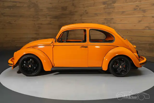 Volkswagen Beetle view 7