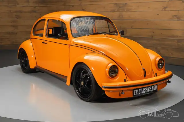 Volkswagen Beetle view 5