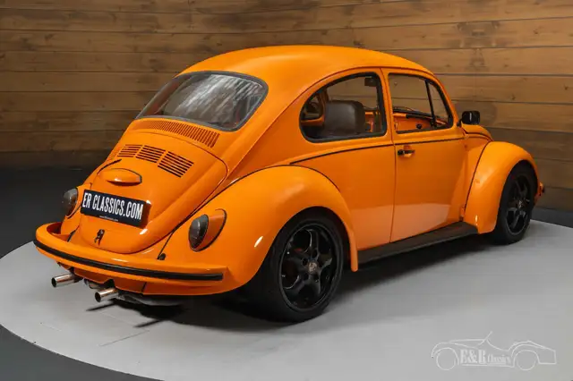 Volkswagen Beetle view 9