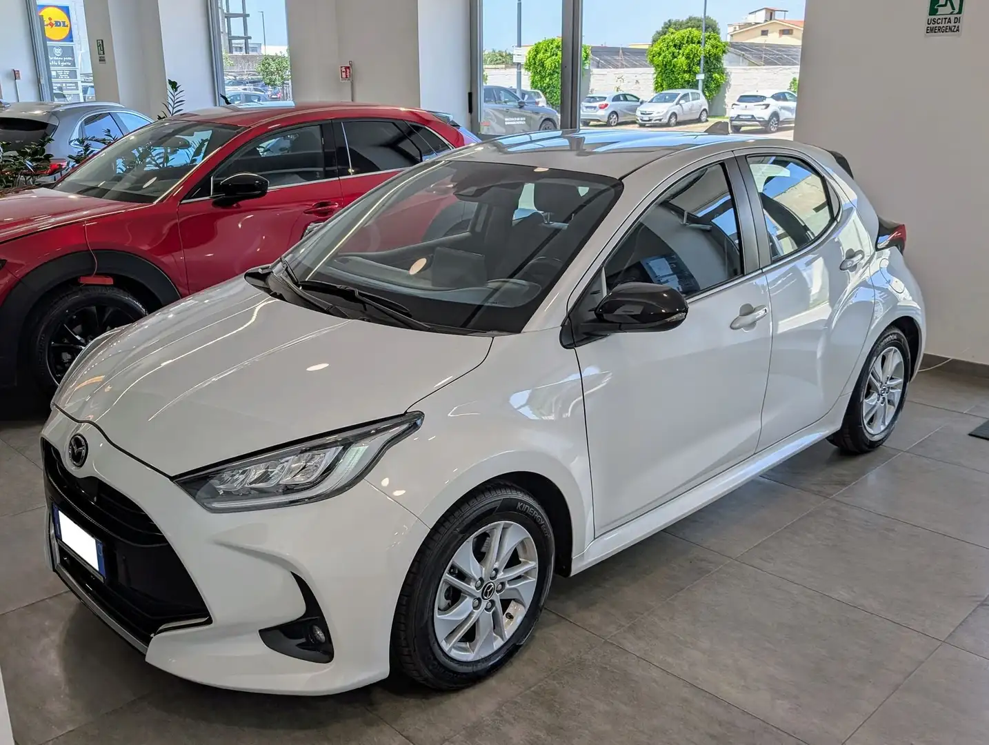 Mazda 2 1.5 VVT e-CVT Full Hybrid Electric Agile + Comfor Bianco - 1