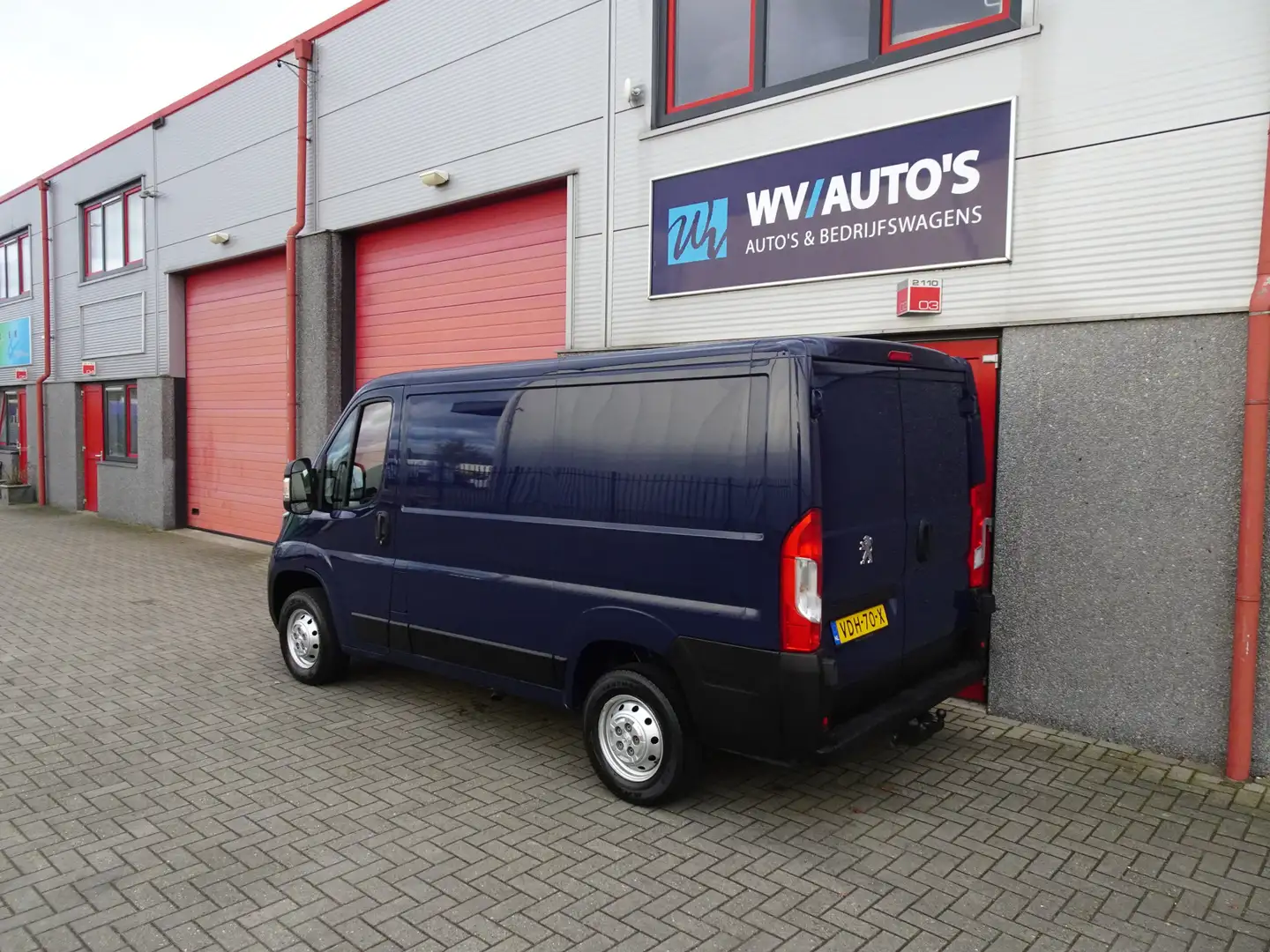 Peugeot Boxer 330 2.2 BlueHDi 120 L1H1 Premium 3 zits airco Blauw - 2