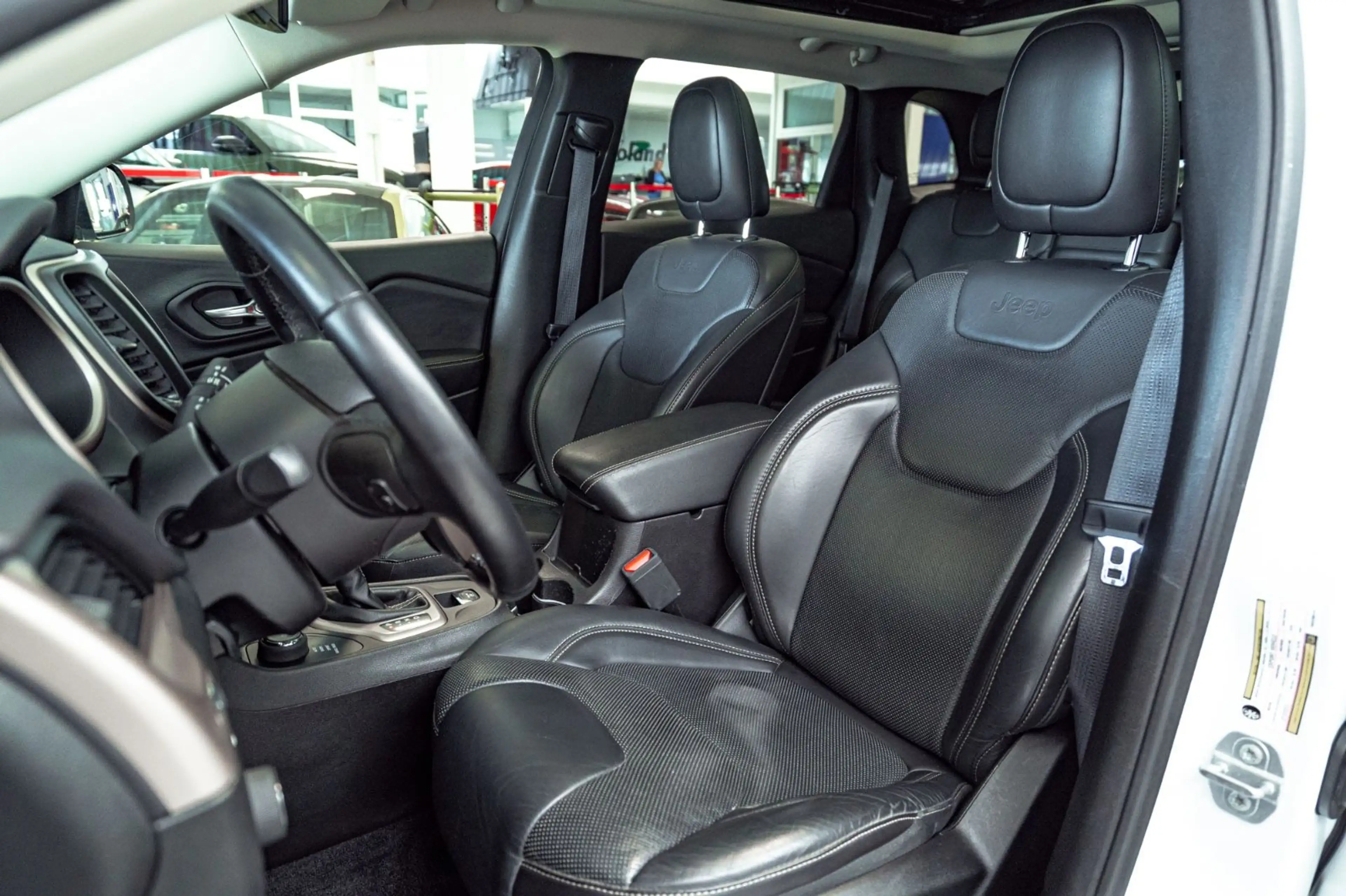Jeep Cherokee Limited 4WD — photo 17