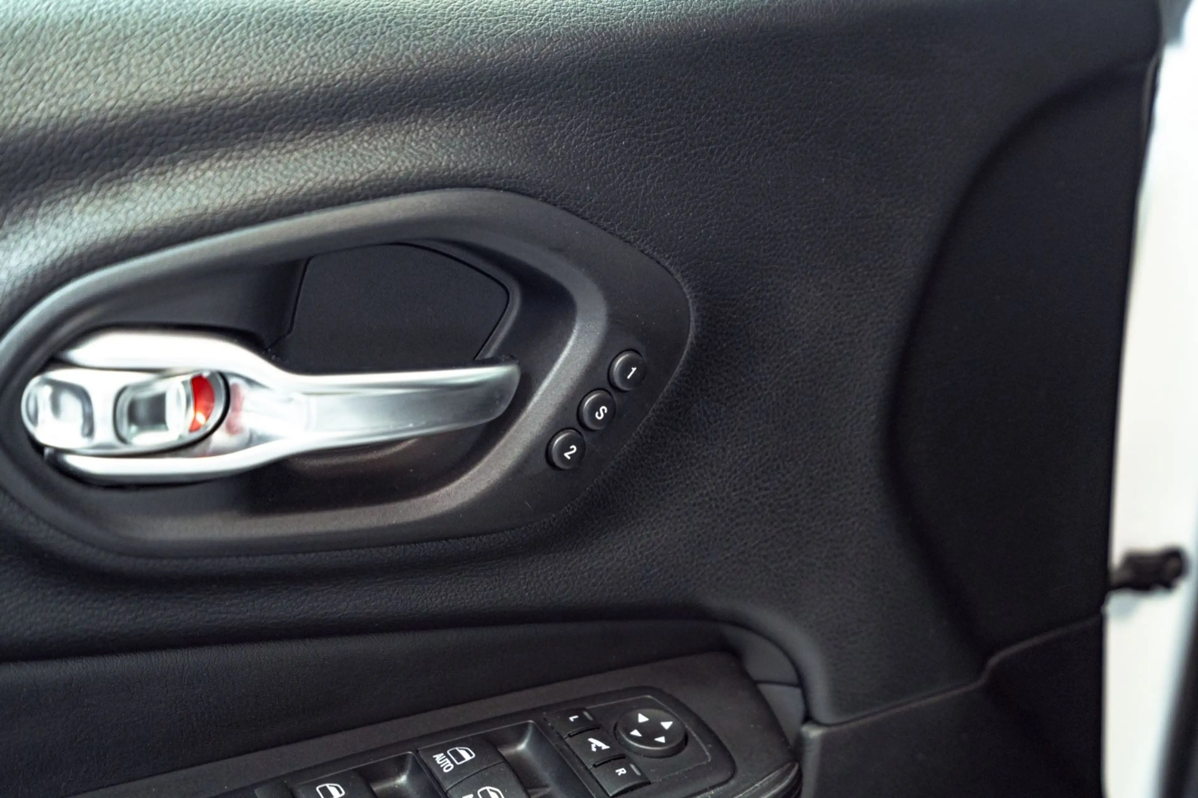 Jeep Cherokee Limited 4WD — photo 16