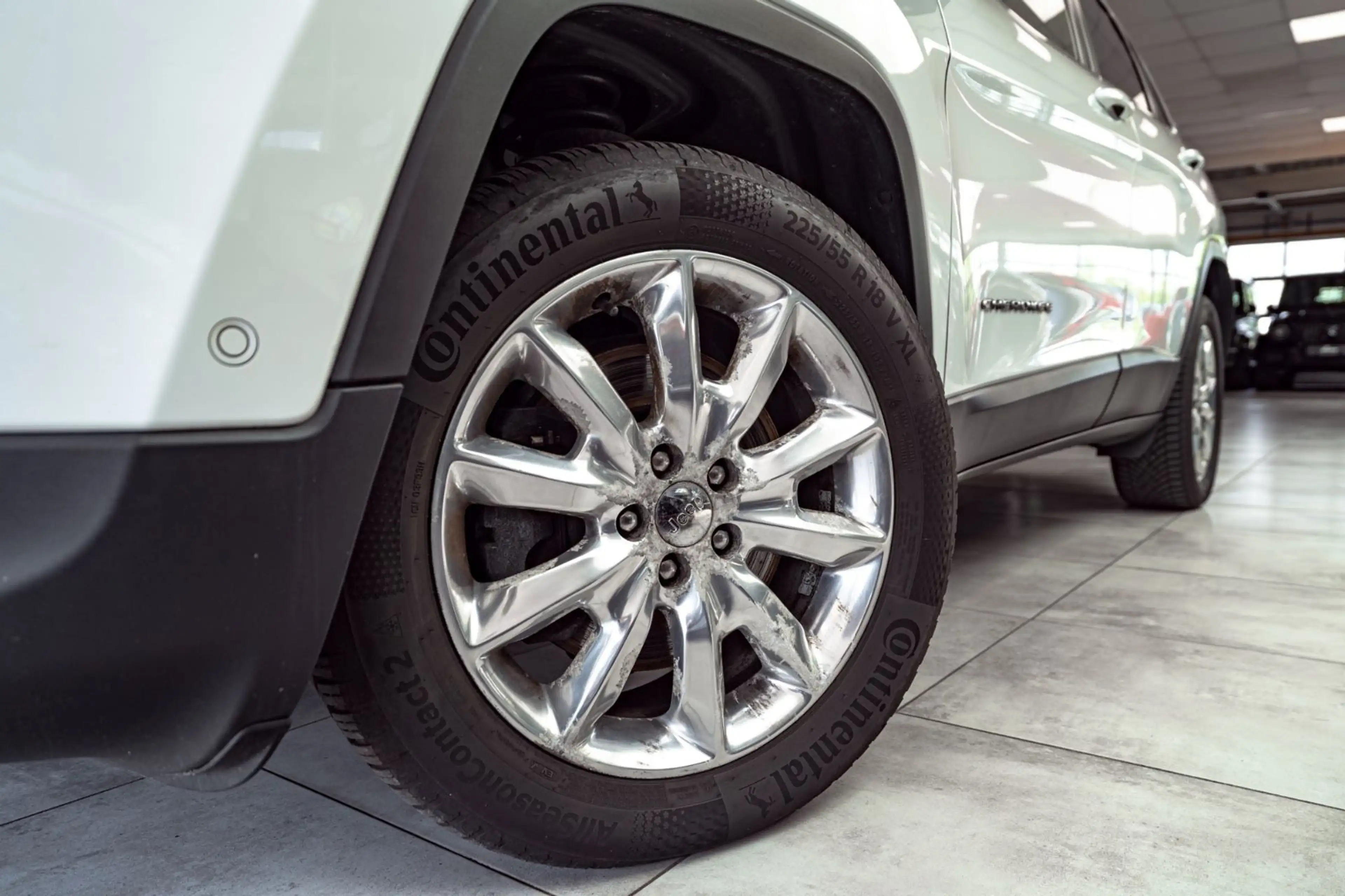 Jeep Cherokee Limited 4WD — photo 11