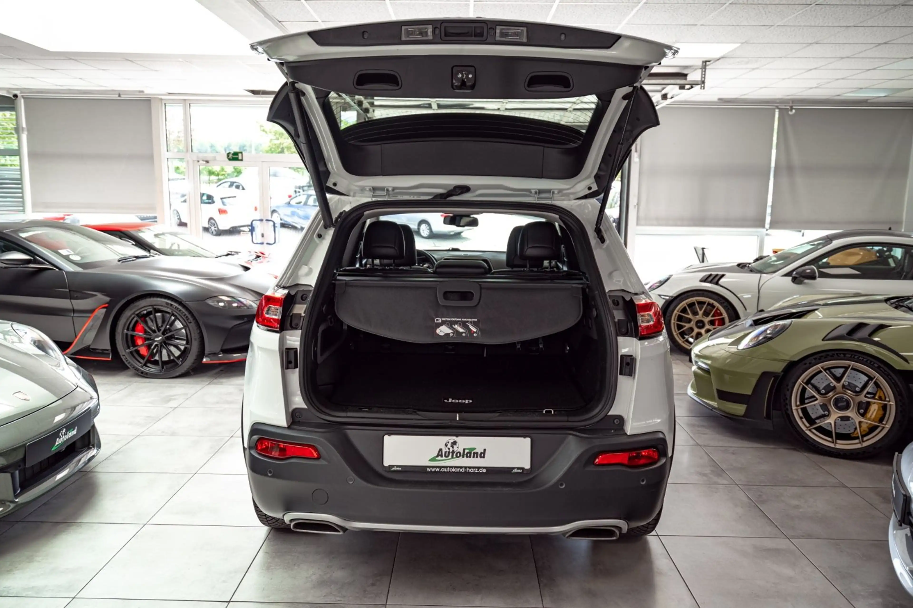 Jeep Cherokee Limited 4WD — photo 41