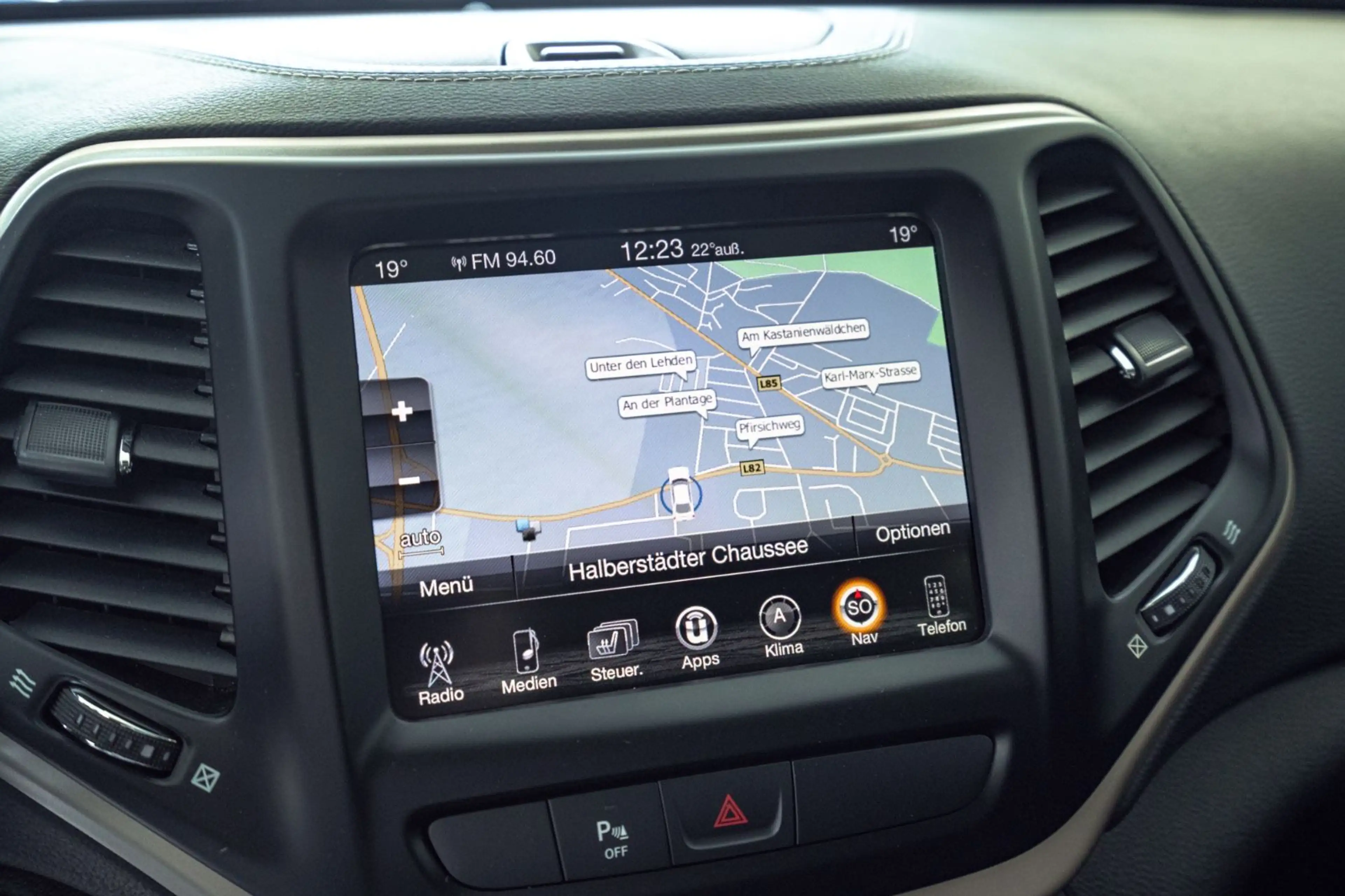 Jeep Cherokee Limited 4WD — photo 36