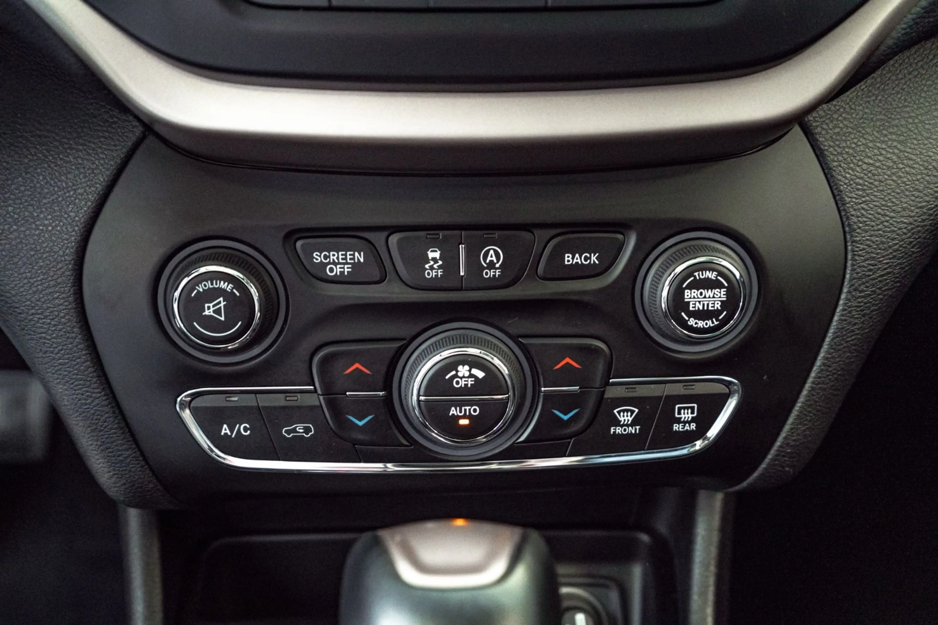 Jeep Cherokee Limited 4WD — photo 35