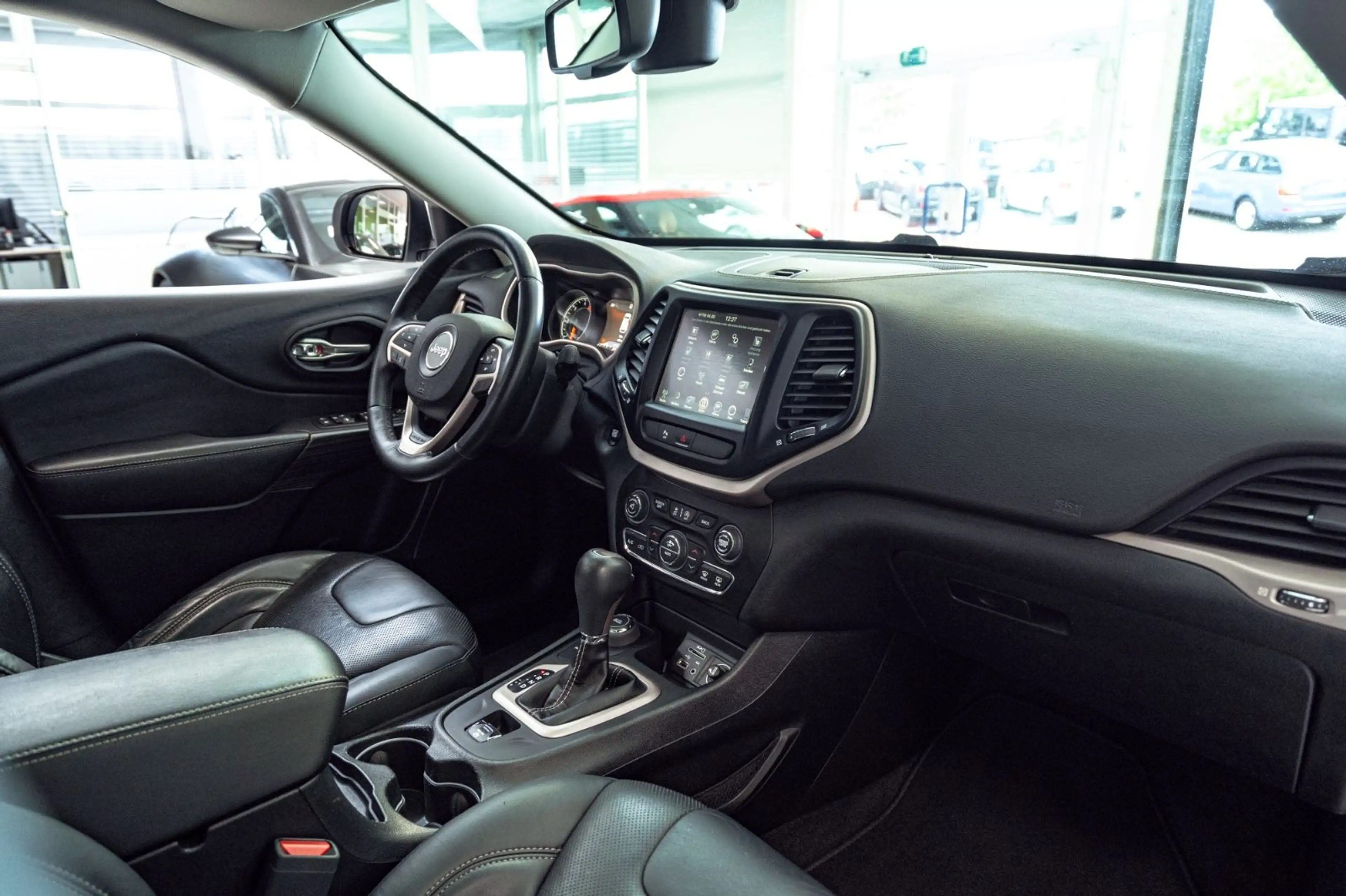 Jeep Cherokee Limited 4WD — photo 26