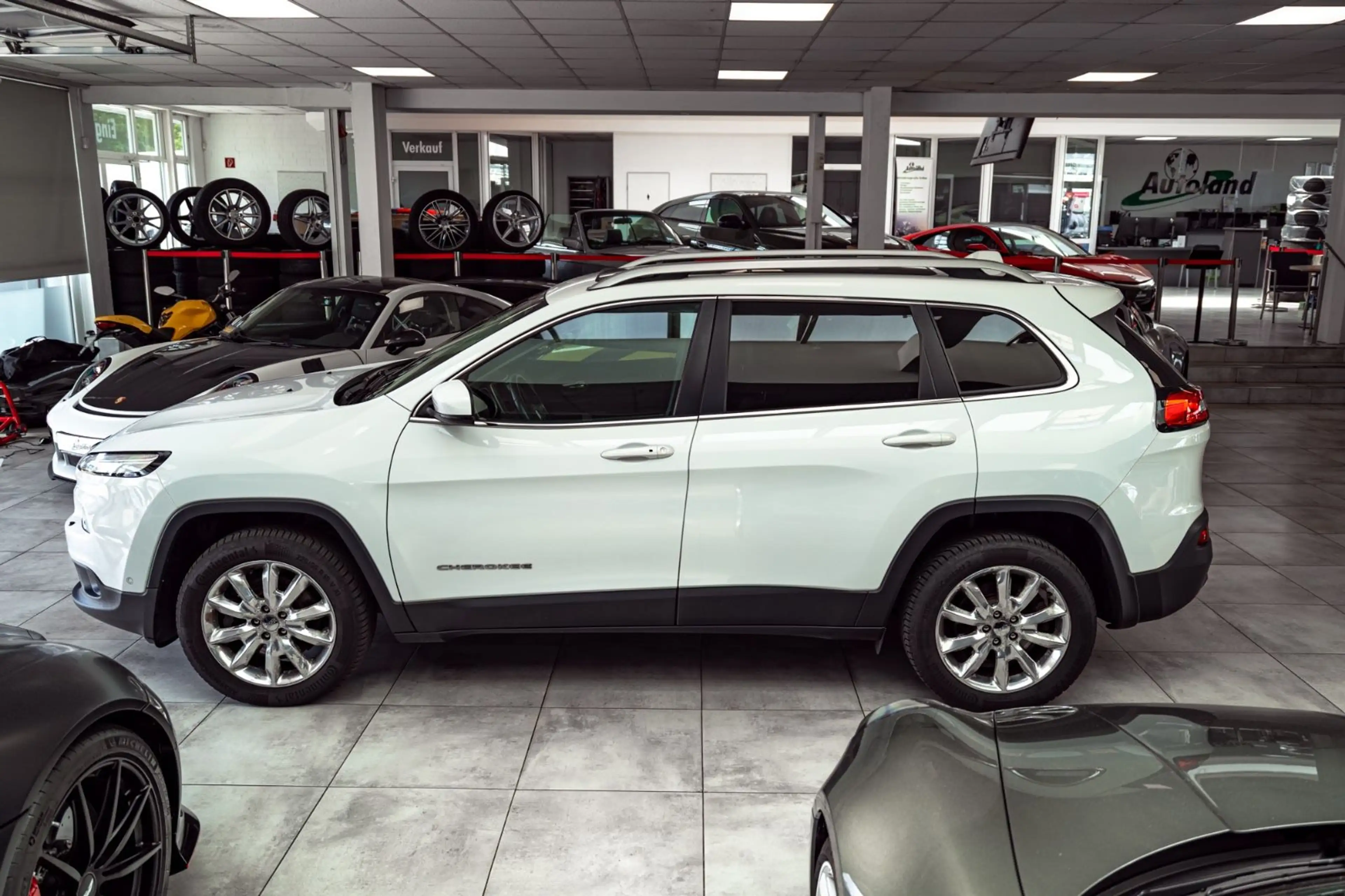Jeep Cherokee Limited 4WD — photo 4