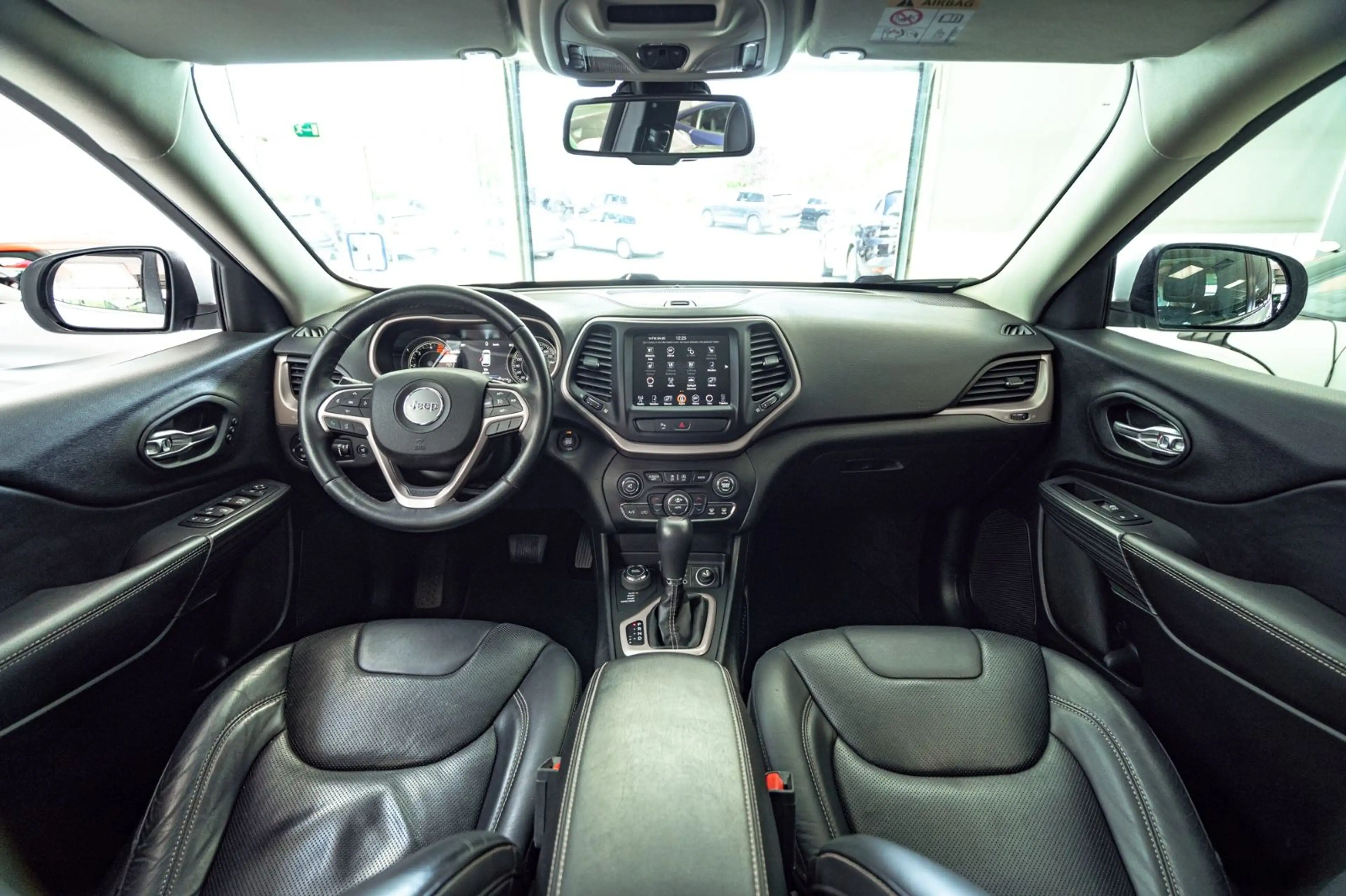 Jeep Cherokee Limited 4WD — photo 24
