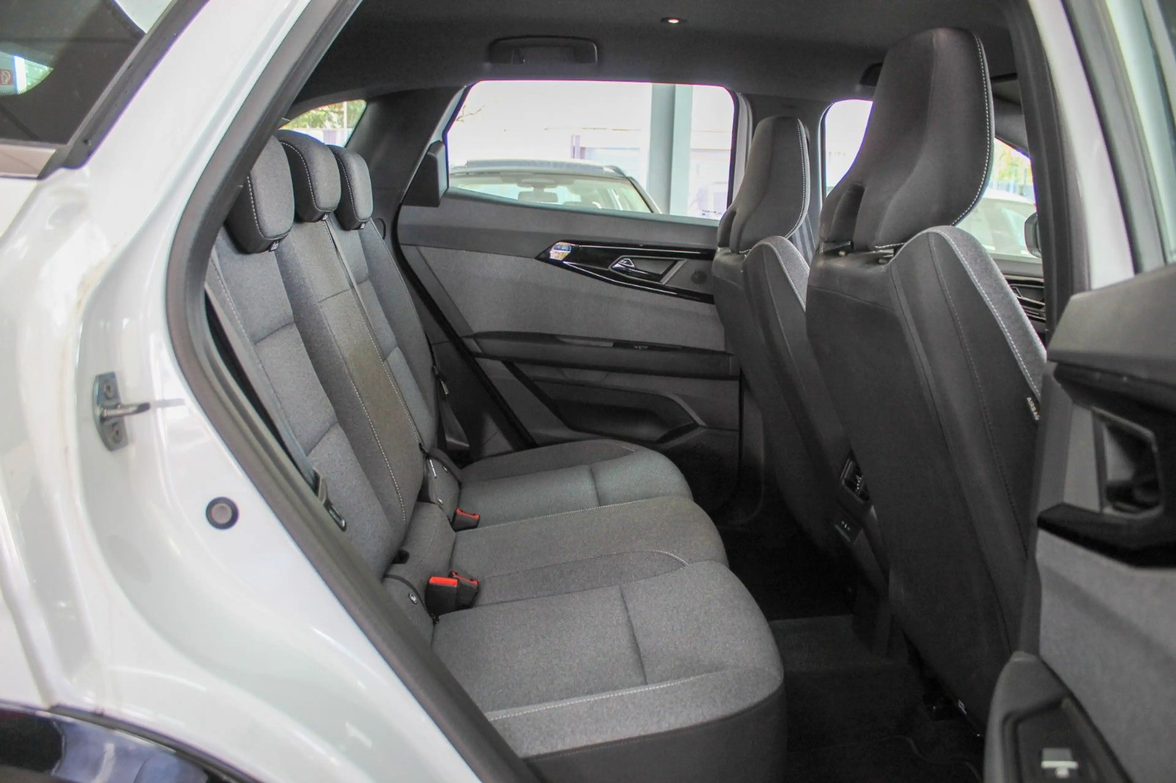 Renault Austral 1.3 TCe 160 Evolution Aut. Navi LED DAB — photo 13