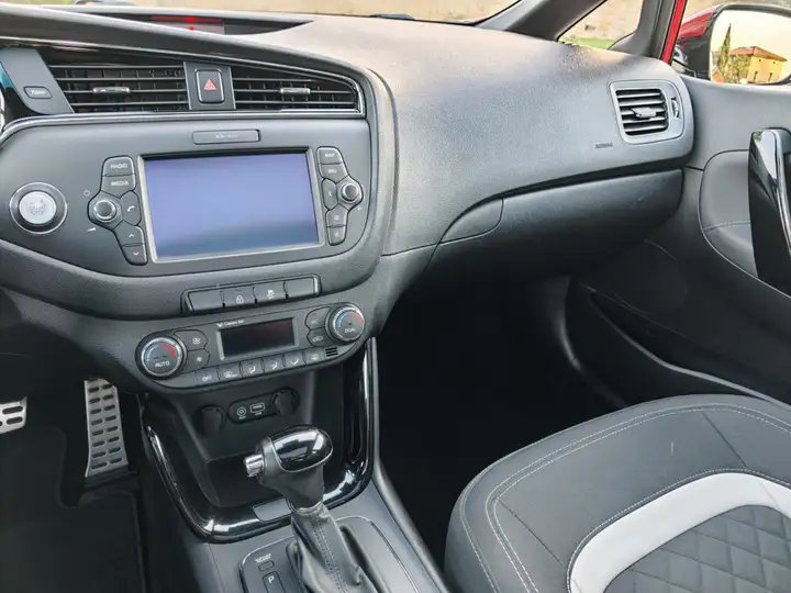 Kia cee'd 2016, foto 10