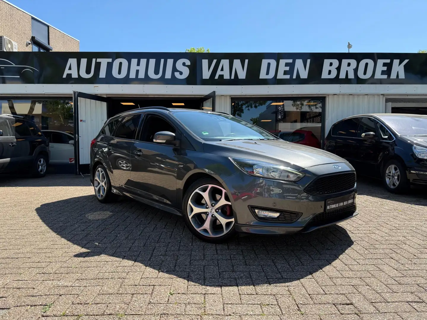 Ford Focus Wagon 1.5 ST-Line 150Pk Automaat Cruise Climate Ct Grijs - 1
