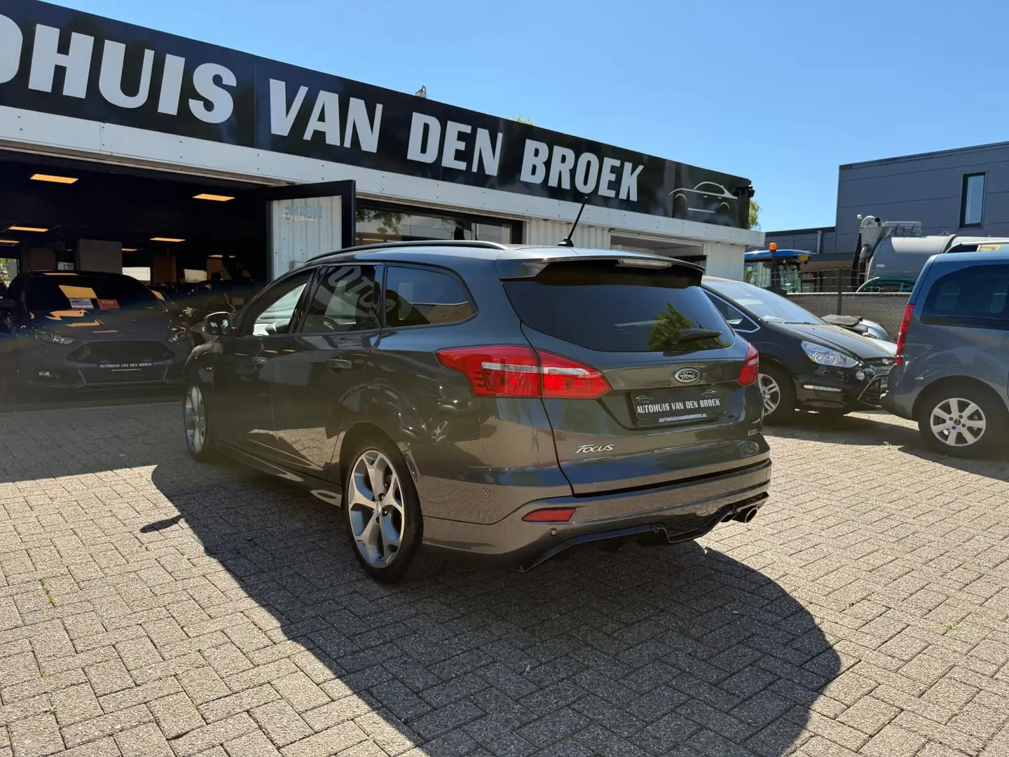 Ford Focus Wagon 1.5 ST-Line 150Pk Automaat Cruise Climate Ct Grijs - 2