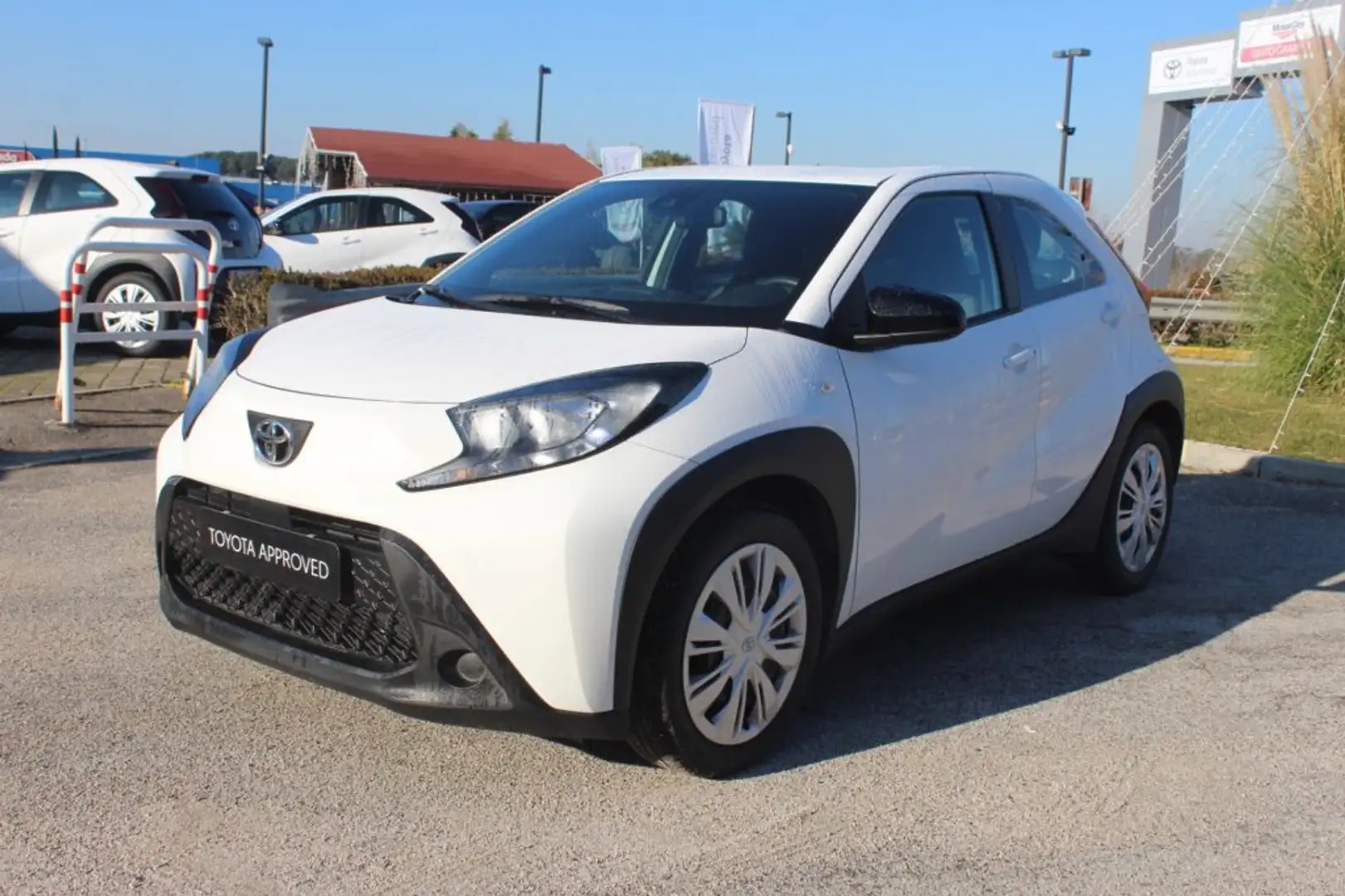 Toyota Aygo X 1.0 VVT-i 72 CV 5 porte Active S-CVT Bianco - 1