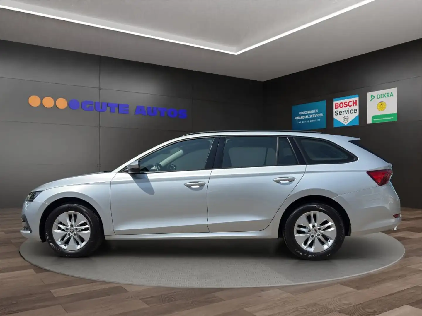 Skoda Octavia Combi 2.0 TDI Active Silber - 2