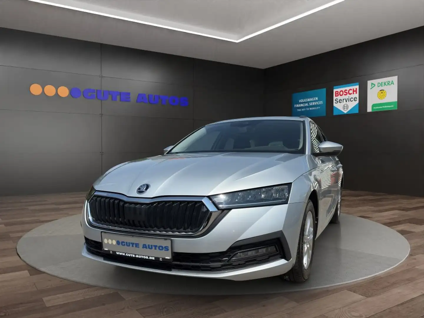 Skoda Octavia Combi 2.0 TDI Active Silber - 1