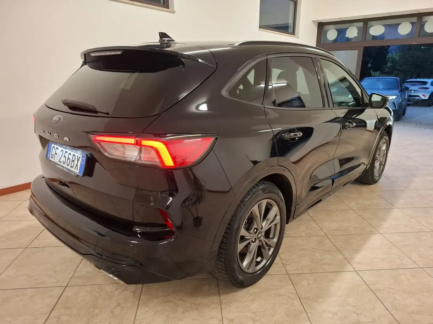 Ford Kuga Kuga III 2020 1.5 ecoblue ST-Line X 2wd 120cv auto Nero - 2