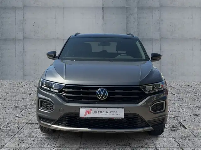 Volkswagen T-Roc view 3