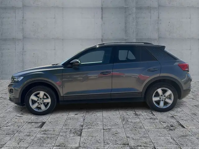 Volkswagen T-Roc view 4