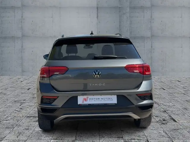Volkswagen T-Roc view 5