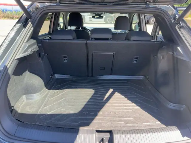 Volkswagen T-Roc view 14