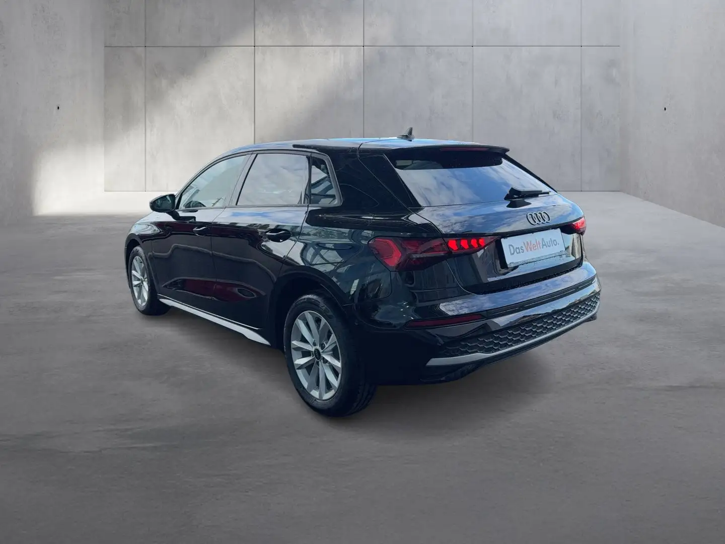 Audi A3 30 TFSI Schwarz - 2