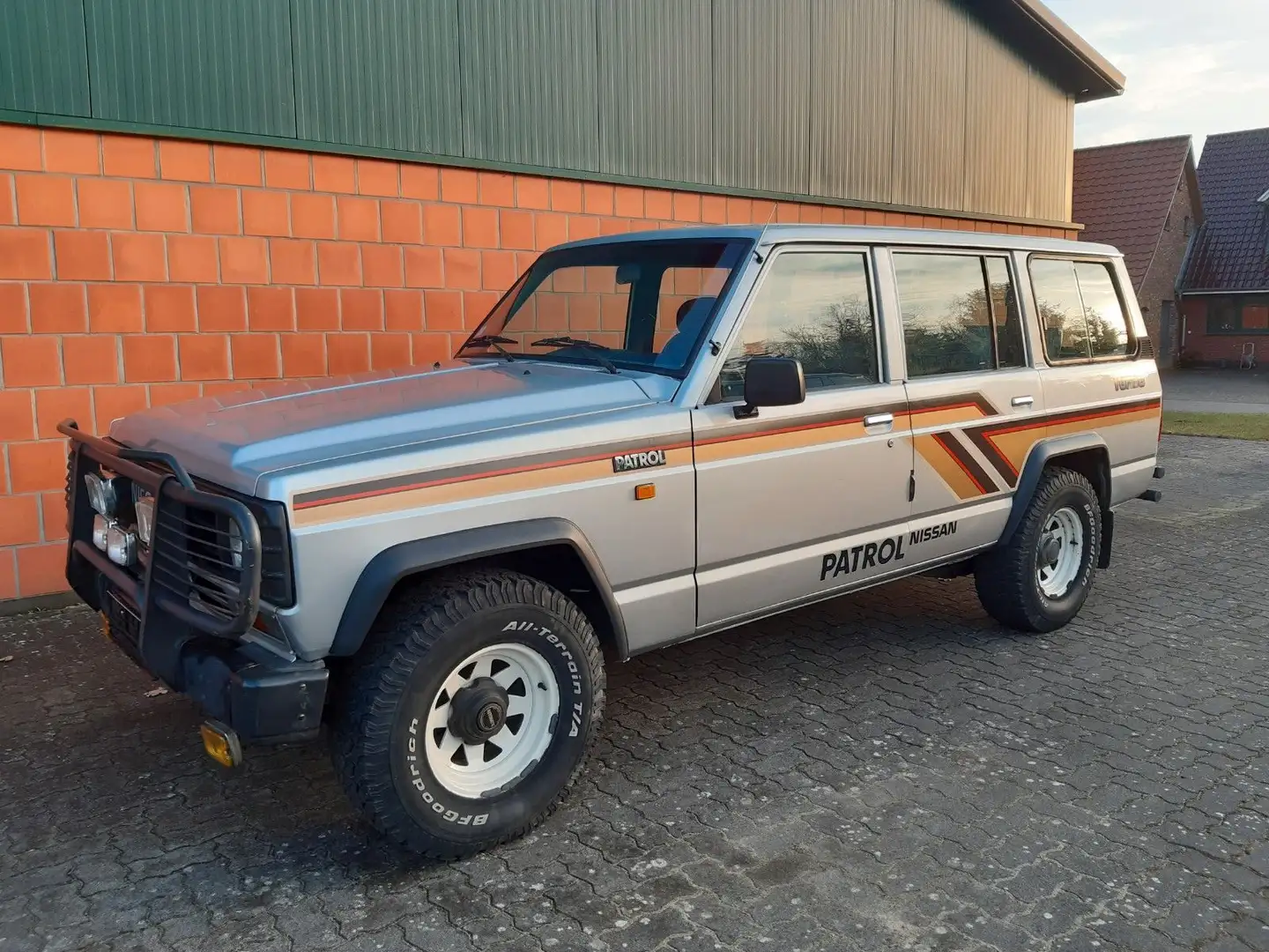 Nissan Patrol - 3,3 Turbo Diesel- lang - 7-Sitzer Silber - 1